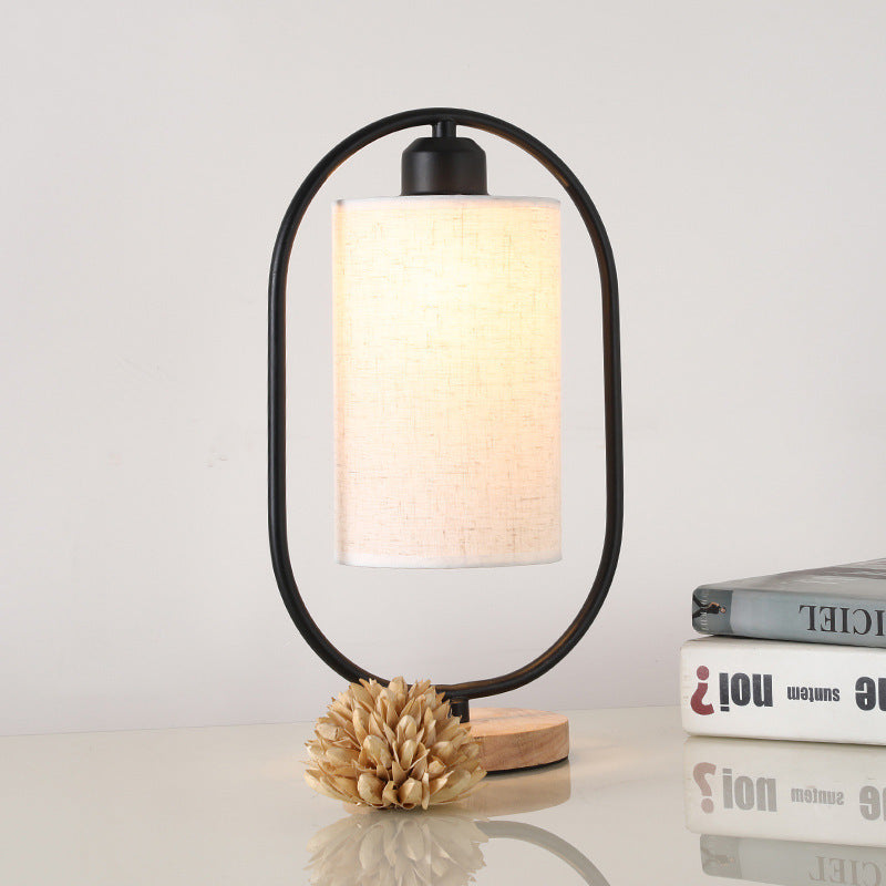 Nordisk Nattbordslampe – Elegant Lys for Kveldsro